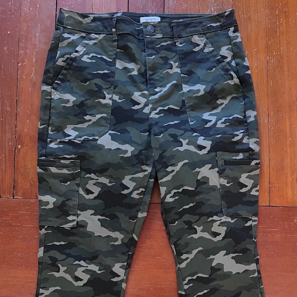 Nine West Camo Cargo Military Pants Size 12 Like New! Camouflage